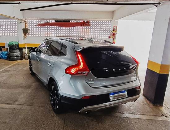 VOLVO V40 2.0 T5 CROSS COUNTRY AWD TURBO GASOLINA 4P AUTOMÁTICO